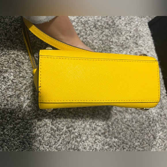 Michael Kors yellow crossbody like new worn a couple of times - Picture 4 of 5